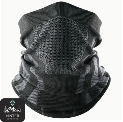 Grå vinter halsduk från Vinterexperten, designad med ventilerande material och ergonomisk passform för värme och komfort under kalla dagar.